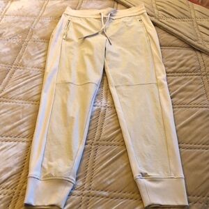 Athleta winter white Headlands Hybrid Trek Joggers. Stretch, two toned textured.